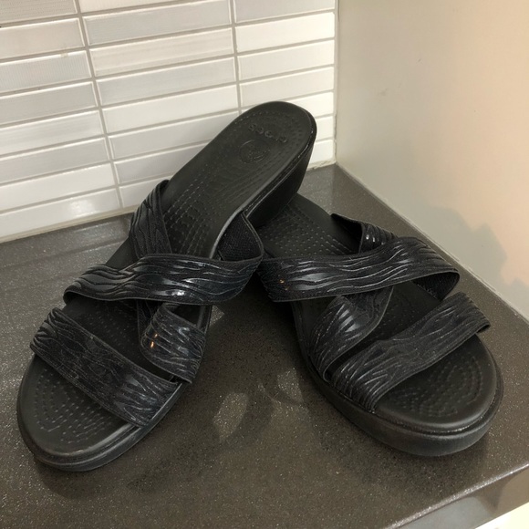 EUC women’s Crocs Molalla II
